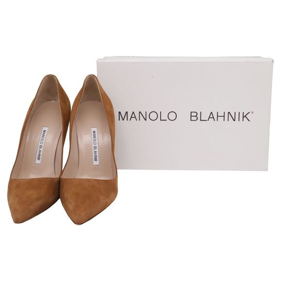 Manolo Blahnik Pointed-Toe Pumps in Brown Suede - Picture 9 of 9
